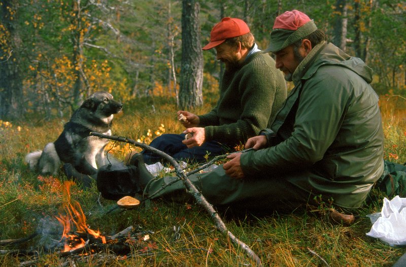1988_04.jpg - Så vart det kaffekoking