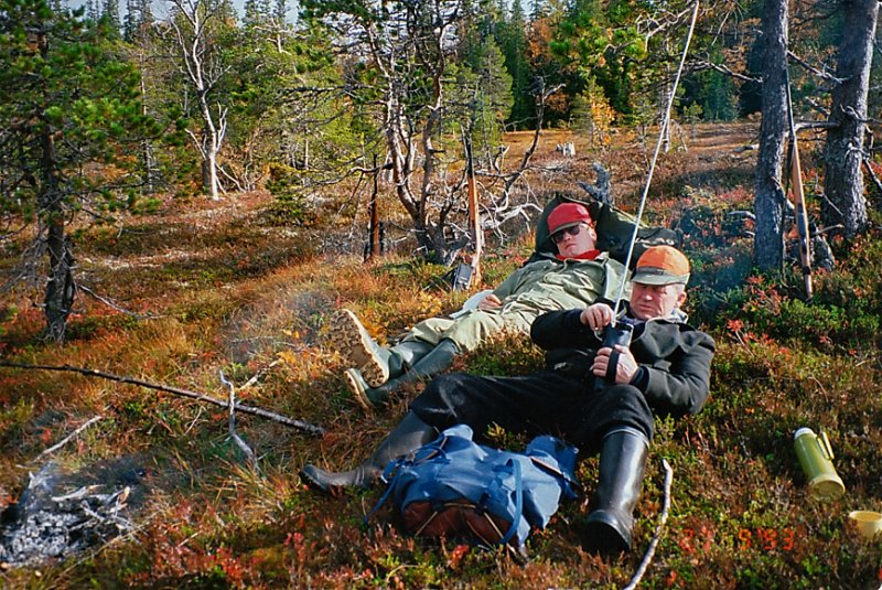 1993_0006.jpg - Arvid lytter på jakyradioen