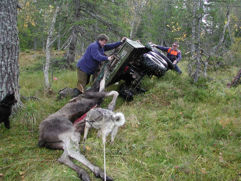 Epsn0036.jpg - Godt med mannskaper får hjuldoningen på rett kjøl igjen