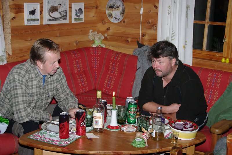 IMGP5756.JPG - Tor og Frode, - tilsynelatende i en dypsindig diskusjon,( - men bilder kan bedra)