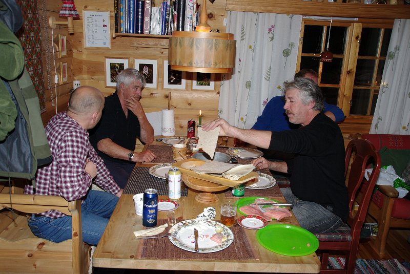 IMGP5757.JPG - Rakfiskaften på Elgbakken er en tradisjon