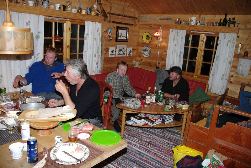 IMGP5759.JPG - Torgeir , Stein Tor og Frode, - og vi skimter vel en bondekropp i skuvsenga også