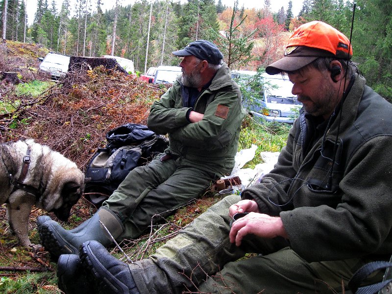 IMG_1170.JPG - Her er det kaffekok ved veien mellom Viken og Rognåsbrua. Dixi, Trygve og Frode
